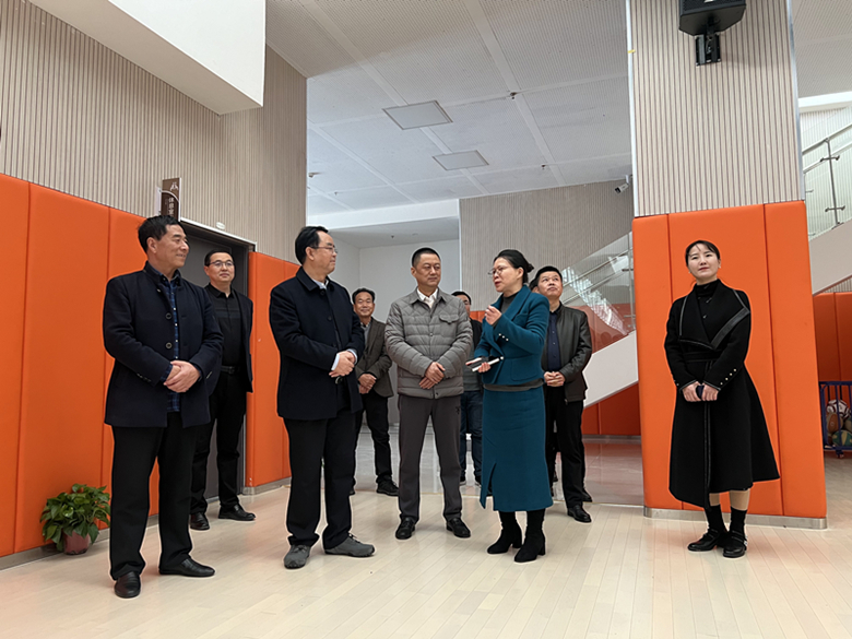 市房地产业协会走访华旗地产并参观宝鸡市渭滨第一学校..